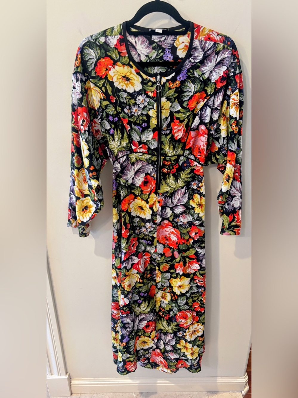 Topshop Floral Midi Dress in Black. Like New.  US 4, UK8